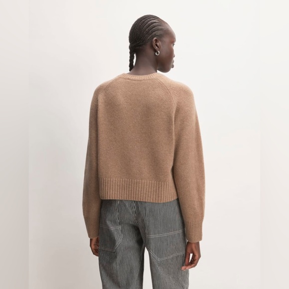 EVERLANE The Boxy Crew In Cashmere In Heathered Woodsmoke - Picture 4 of 8